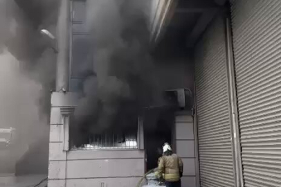 İstanbul Eyüpsultan’da iş hanında depo yangını!