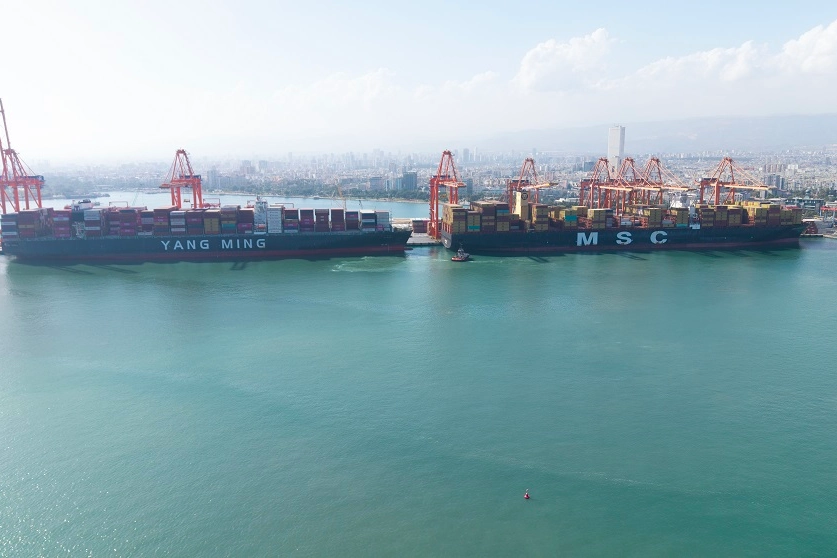 Mersin’in yeni terminali 400 metrelik mega gemiyi karşıladı Mersin’in yeni terminali 400 metrelik mega gemiyi karşıladı