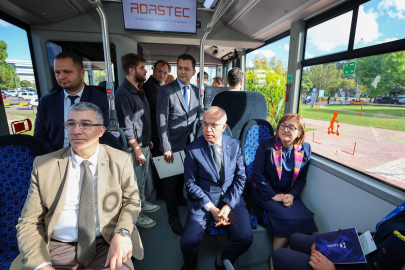 Türkiye’nin ilk 18 metrelik elektrikli otobüsü Gaziantep’te tanıtıldı