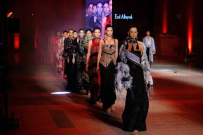 Şanlıurfa’nın pamuğu moda ile buluştu... Modacı Erol Albayrak’tan Urfa'da muhteşem defile