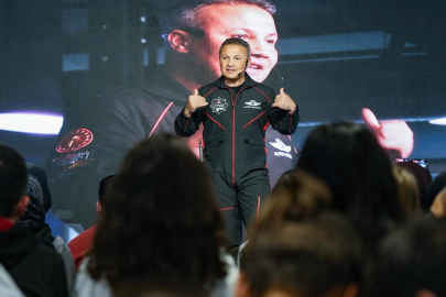 Alper Gezeravcı, Dünya Uzay Haftası’nda gençlerle buluştu