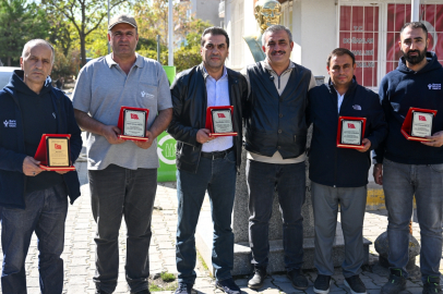 İzmir Doğanlar’da temizlik emekçilerine teşekkür plaketi