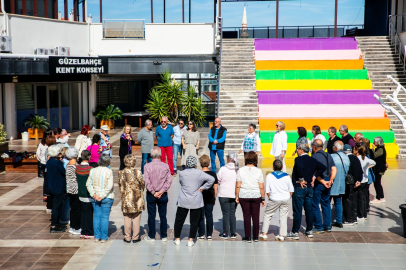 İzmir Güzelbahçe'de 3. Yaş Üniversitesi'nde yeni dönem coşkusu