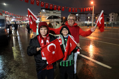 Kocaeli kırmızı beyaza büründü