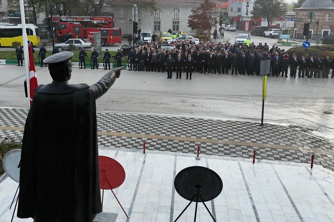 Bursa Yenişehir’de zaman saat 9’u 5 geçe durdu