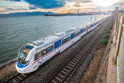 İzmir Büyükşehir'den Tugay’dan TCDD’ye sert çıkış: Ray kirasını sıfırlayın, 90 dakikayı hemen getireyim