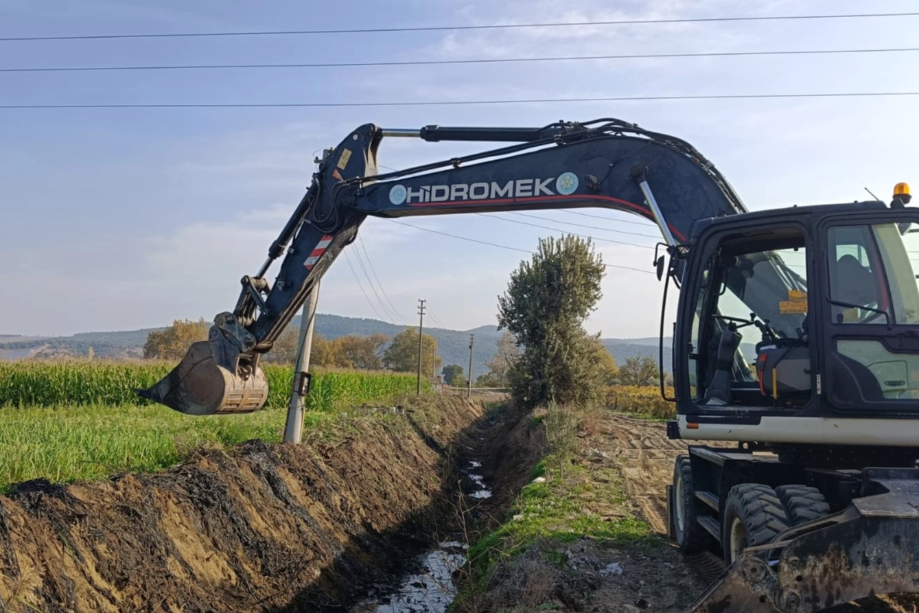 Manisa’da tarım arazileri taşkınlara karşı korunuyor