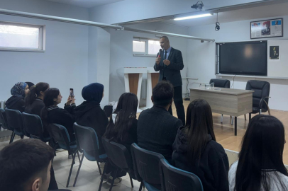 Cizre’de 'Başarıda Arkadaş Seçimi' konferansı