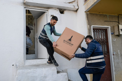 İzmir Büyükşehir'in kış destek paketleri ulaştırılıyor