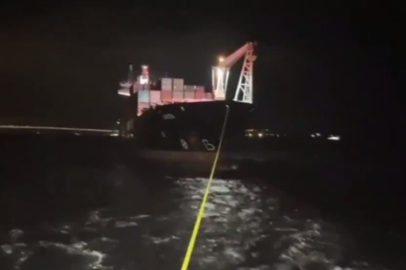 Çanakkale Boğazı'nda arızalanan kargo gemisi kurtarıldı