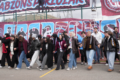 Keçiören’de üniversiteli Trabzonsporlulardan coşkulu horon festivali