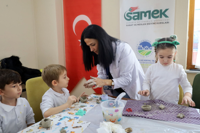Sakarya'da minikler seramikle, gençler tezhiple tanıştı