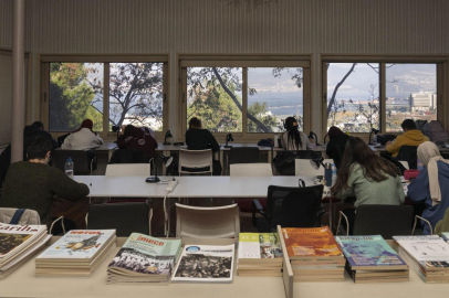 İzmir’in kütüphanelerini 'kitap kurtları' çok sevdi