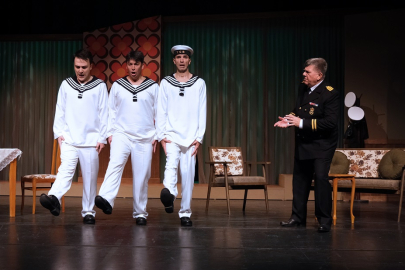 Kimlik karmaşası kahkahaya dönüştü... Bursa'da 'Süt Kardeşler' güldürdü