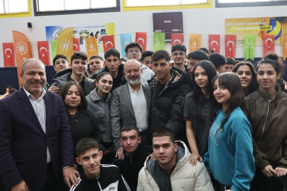 Ahmet Çolakbayrakdar'dan gençlerle coşkulu buluşma