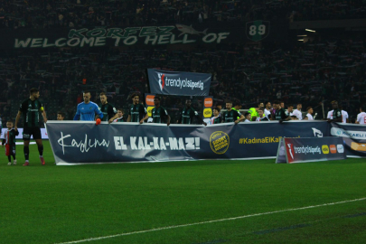 Kocaeli Stadyumu'nda futbolcular kadına şiddete karşı birleşti