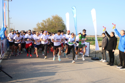 İzmir'de gençler Cumhuriyet'e koştu