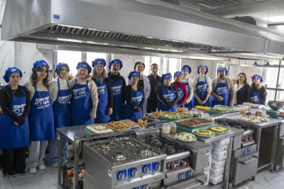 Mersin'de yeni yıla lezzetli ve ışıltılı dokunuşlar