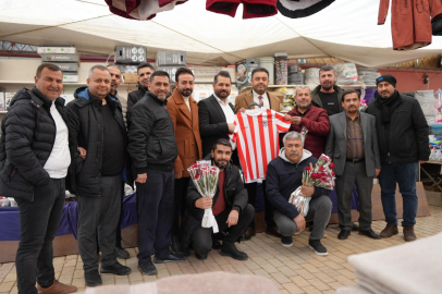 Başkan adayı Mustafa Çiçek'ten sosyete pazarı esnafına ziyaret