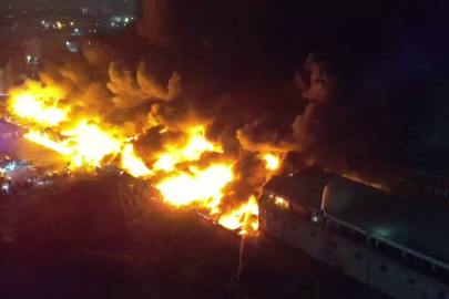 Esenyurt’ta nalbur deposunda yangın!