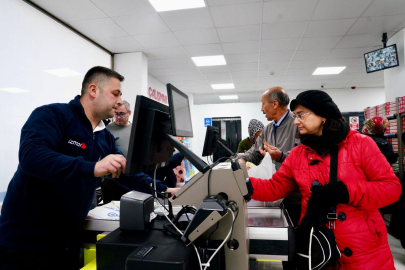 İzmir Tire'ye açılan mağaza yeni yıl hediyesi oldu
