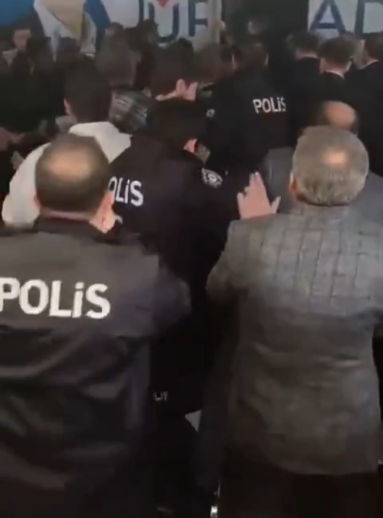 Bursa’da Başkan Bozbey’e çirkin saldırı! Bozbey’e sözlü ve fiziki müdahale!