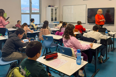 Arena bursluluk sınavına Bursa'da yoğun katılım