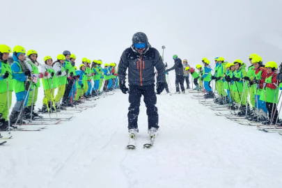 Bursa'da öğrencilerin kayak keyfi