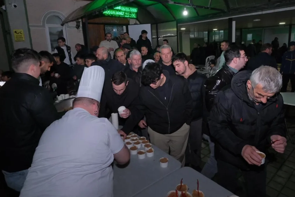 Bursa İnegöl’de helva kazanları kandil için kaynadı