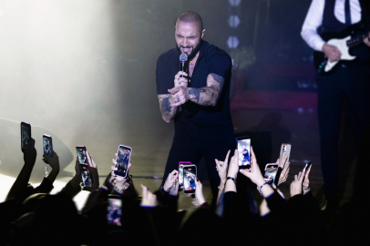 Berkay'dan sahnedeyken duygusal veda