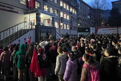 Bursa'da deprem şehitleri için saygı duruşu