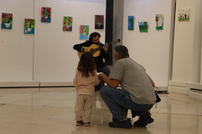 İstanbul'da Maltepeli küçük ressamların sergisi açıldı