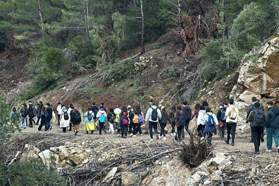 İzmirli gençler hem yürüdü hem sosyalleşti