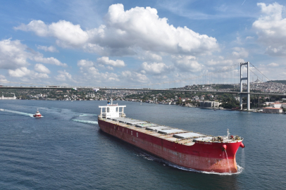 Boğazlarda 85 bin gemi yönetildi