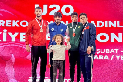 Bursa Büyükşehir güreşçileri 3 madalya ile döndü