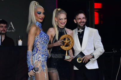 Geceye Nevide Çiçek damgası! Number One TV sunucusu ödülle taçlandı