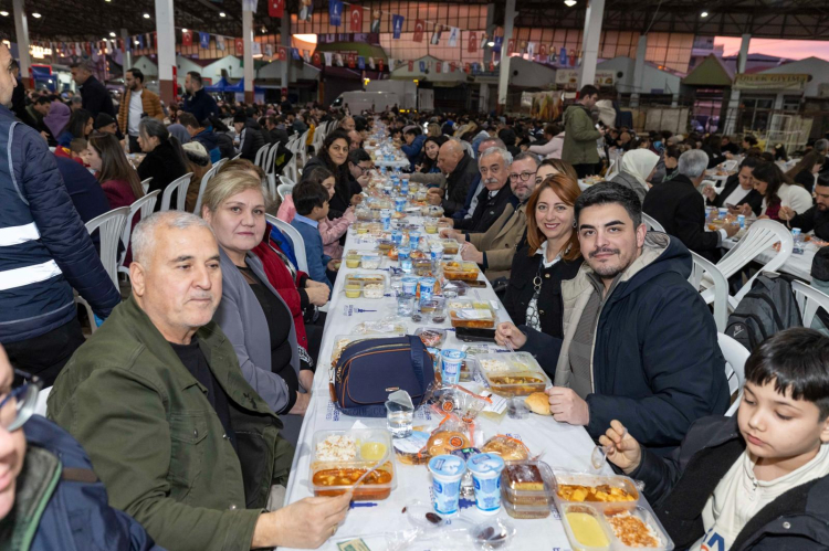 İzmir'de Ramazan bereketi Menderes'te 1 İzmir'de Ramazan bereketi Menderes'te 24 02 2026 5c988e4c 39c3 4ef2 9ea1 2694cc9f4ebf 1771989087 181