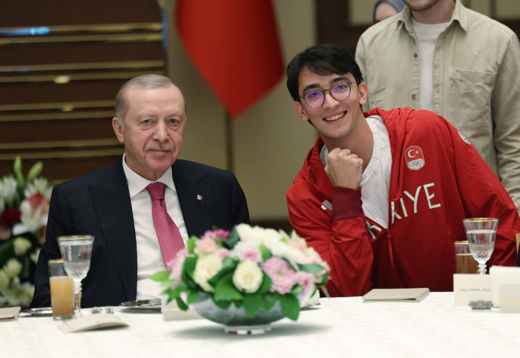 Erdoğan'dan gençliğe güven: Türkiye'yi sizlerle bugünlere getirdik 1 Erdoğan'dan gençliğe güven: Türkiye'yi sizlerle bugünlere getirdik hcgmx6cwmaaesuc 1772132680 630