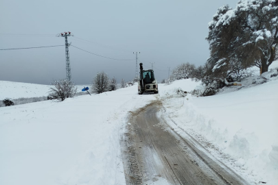 Malatya'da ekipler karla mücadeleyi sürdürüyor