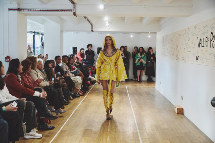 Londra'da Türk Modası rüzgarı 1 Londra'da Türk Modası rüzgarı aslihan akan defile 1772230158 530