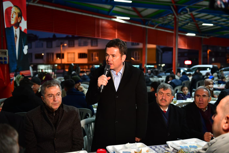 Panayır’da Ramazan sofrası kardeşliği büyüttü 2 Panayır’da Ramazan sofrası kardeşliği büyüttü baskan erkan aydin panayir da vatandaslarla gonul sofrasinda bulustu 7 1772265004 933