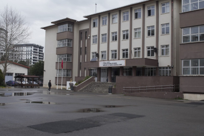 İstanbul Çekmeköy'de lisede bıçaklı saldırı! 2 öğretmen ve 1 öğrenci yaralandı