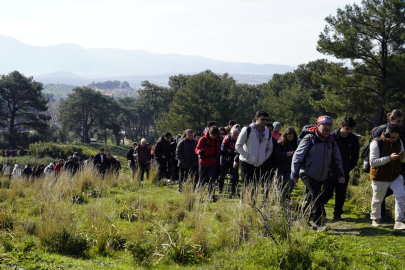 İzmir'de gençler baharı doğayla karşıladı