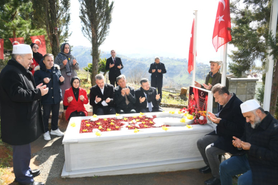 Trabzon'da Başkan Genç’ten Şehit Pilot Gençcelep'in kabrine ziyaret