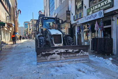 Ağrı'da karla mücadele sürüyor