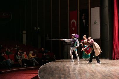 'Don Kişot' İzmirli minik izleyicileri büyüledi