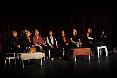 İzmir Bornova’da kadınların hikâyeleriyle sahneye taştı