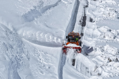 Bahar Van'a gelemedi! Karla mücadele sürüyor