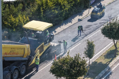 İzmir'de Çeşme’nin yolları yaza hazırlanıyor