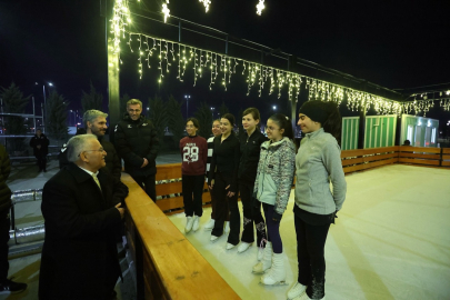 Kayseri Açık Hava Buz Pateni pistinde çifte bayram